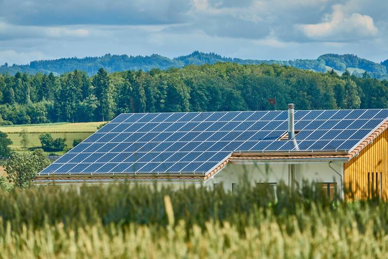 Entreprise de panneaux solaires pour grandes propriétés à Montpellier et Valence Groupe Solaireau